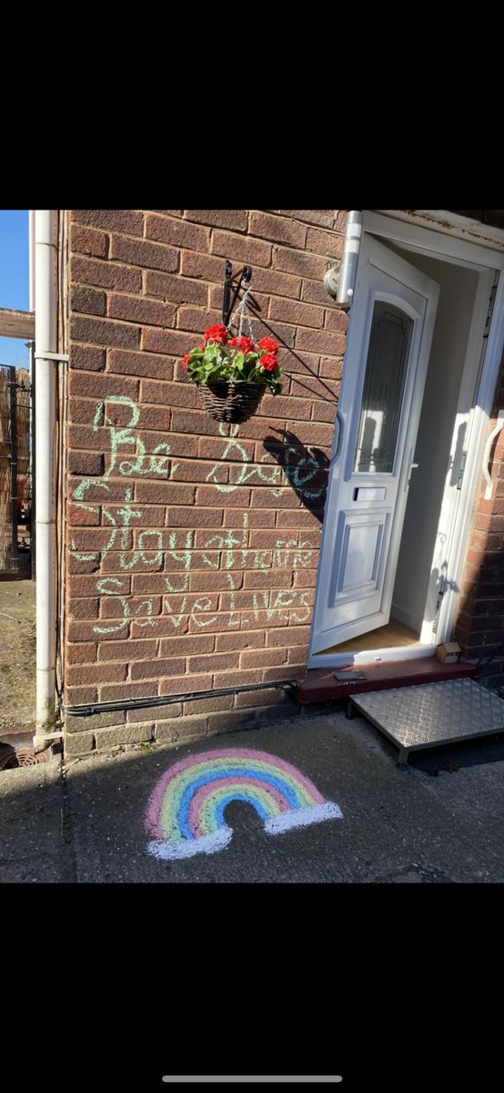 juliaRowley6's tweet photo. Layla’s be safe rainbow 🌈@HLC_Primary #coronavirus https://t.co/GsKF18z7Lt