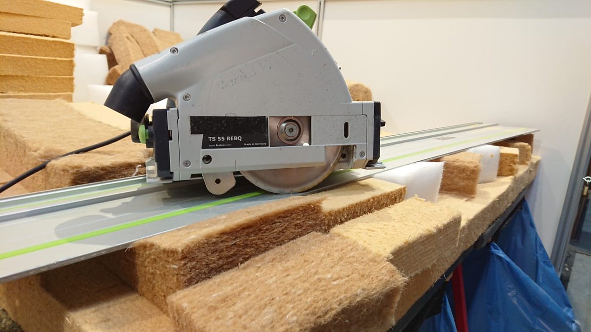 Schneiden Sie schnell und sauber flexible #Dämmstoffe aus #Holzfaser, #Hanffaser, #Zellulose, #Mineralfaser, Glas- und #Wollfasern. Verwendbar wie ein #Kreissägeblatt auf handelsüblichen Handkreissägen. 
Mehr Info: bit.ly/2WKdk0A
 #dämmen #dämmung #insulation #insulating