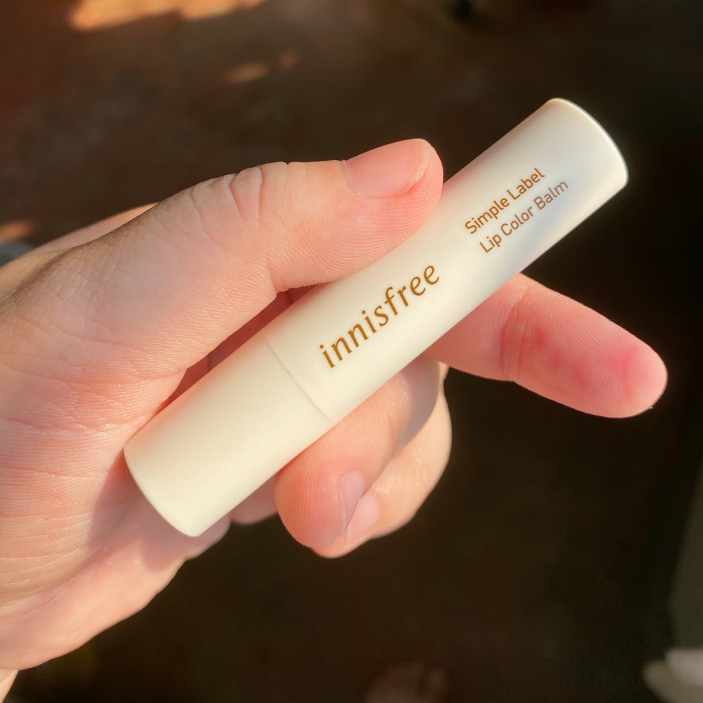 ter_tories's tweet photo. ลิปบาล์มสี innisfree ตัวนี้คือดีย์ ชอบตรงบำรุงปากดีมากก ไม่เหนียวเหนอะ สีมีความ MLBB เป็นธรรมชาติมากกกกกกก เสียดายที่สีหลุดง่ายไปหน่อย แต่ความชุ่มชื้นให้ 10 10 10 ไปเลย #ไว้รีวิวห้ามขายของโว้ยยย https://t.co/YK3XkdbxfB