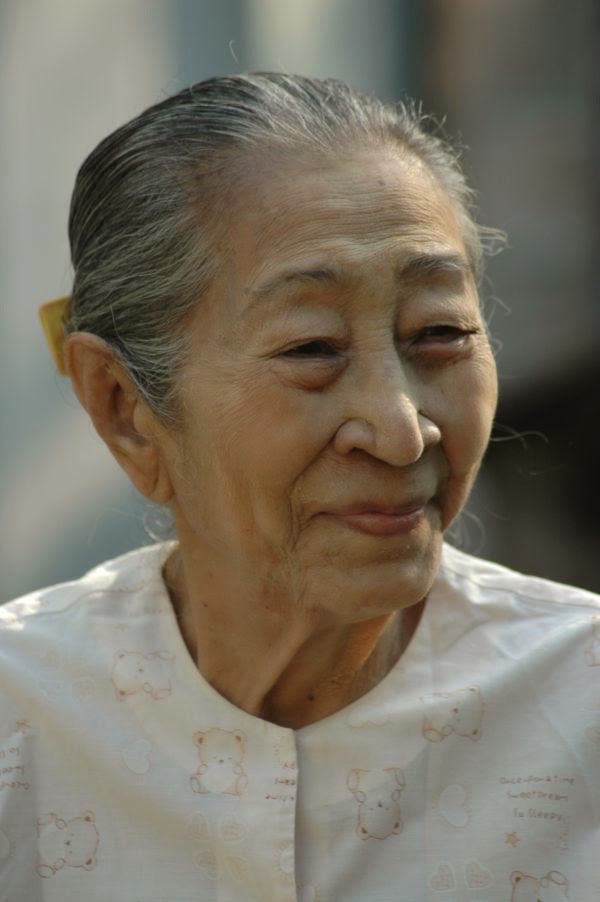 Ludu Daw Amar (1915-2008) was Myanmar’s best known female journalist, publisher and social critic.  #WomensHistoryMonth  https://www2.irrawaddy.com/article.php?art_id=11330 https://www.theguardian.com/world/2008/apr/12/burma https://en.wikipedia.org/wiki/Ludu_Daw_Amar