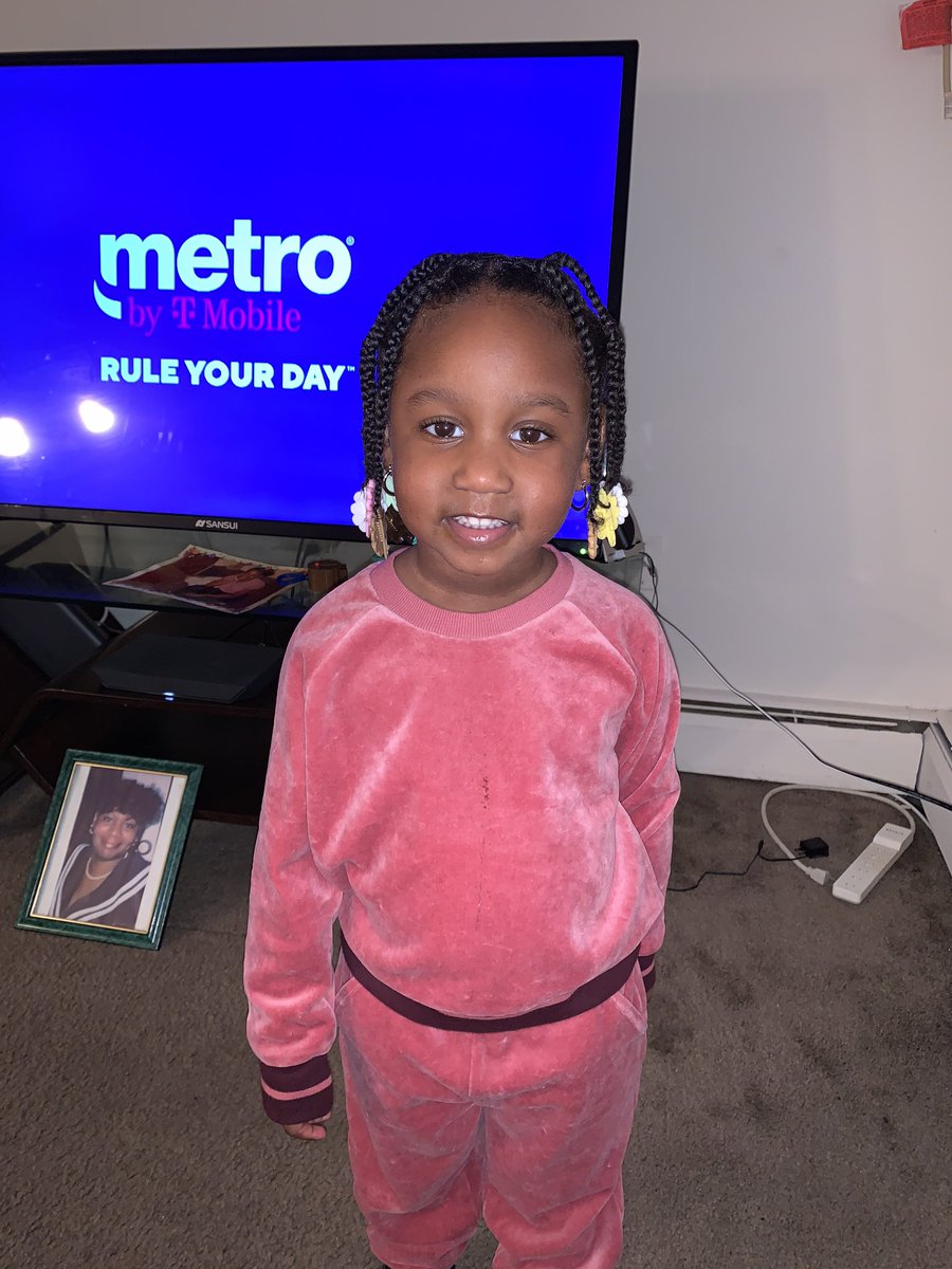 My baby the youngest in charge 🤦🏽‍♀️😩🥰🥰