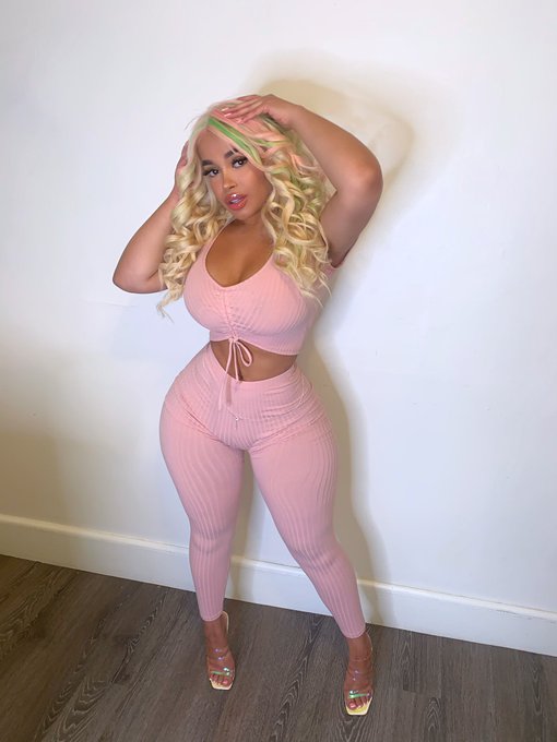 Watch Giselle Lynette's leaked NSFW photo on TwXstars