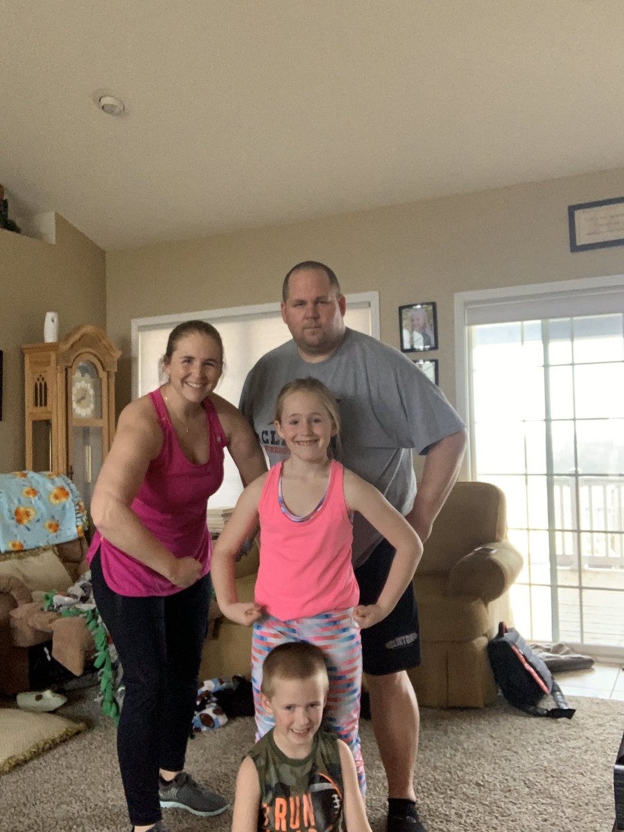 ClintonStrength's tweet image. We workout!  @MrKuchCHS @CHSROYALARMY #spiritweekchallenge