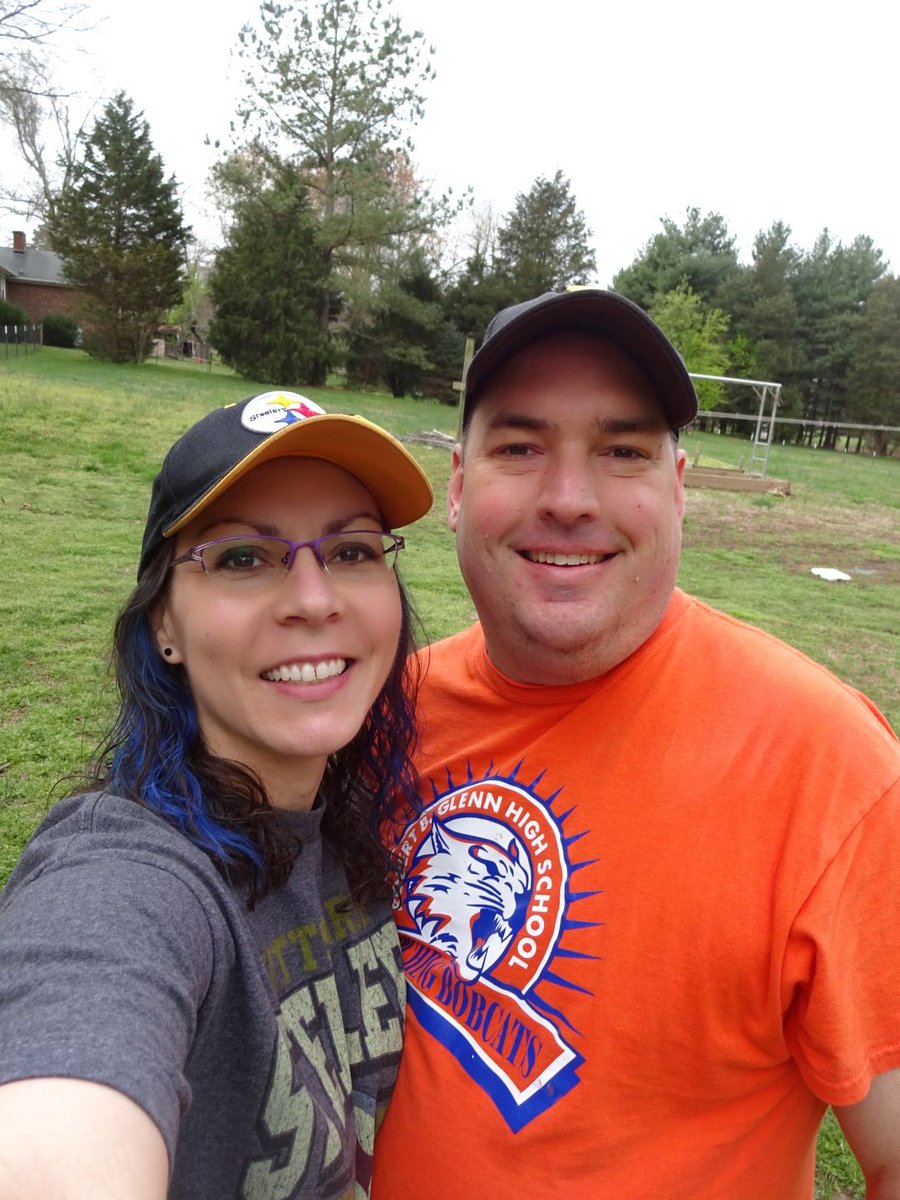 MrsMillersRoom1's tweet photo. We're supporting our favorite teams today!  The Steelers and the Pirates and Glenn High School! https://t.co/1OtJE2miyW