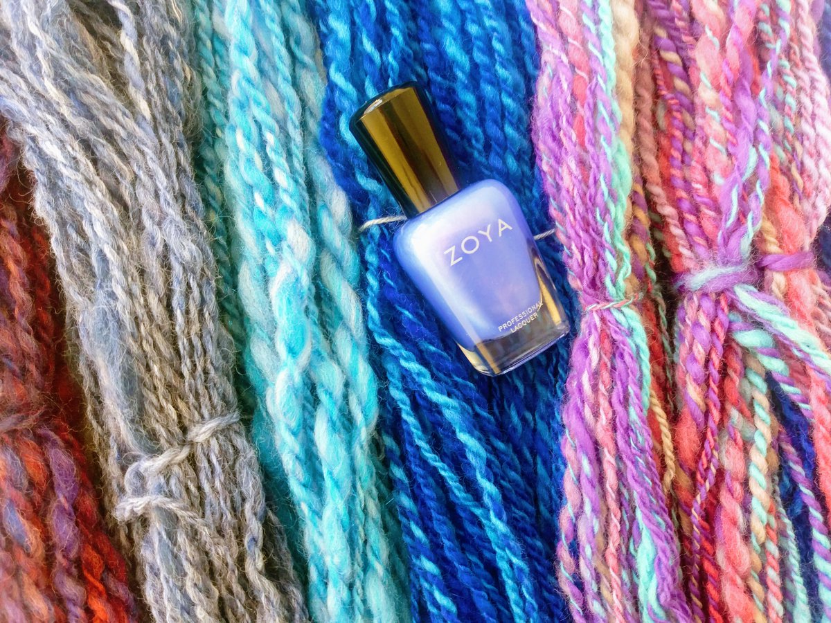 Fleurtje_Eliza's tweet photo. Crafting is a #happycword! I'm knitting this handspun yarn, turning it into a dress. And I've got just the nailpolish for it @ZoyaNailPolish Happy with that  💙💙

#EcoCosmetics #FiberArts https://t.co/ai04JG0aBT