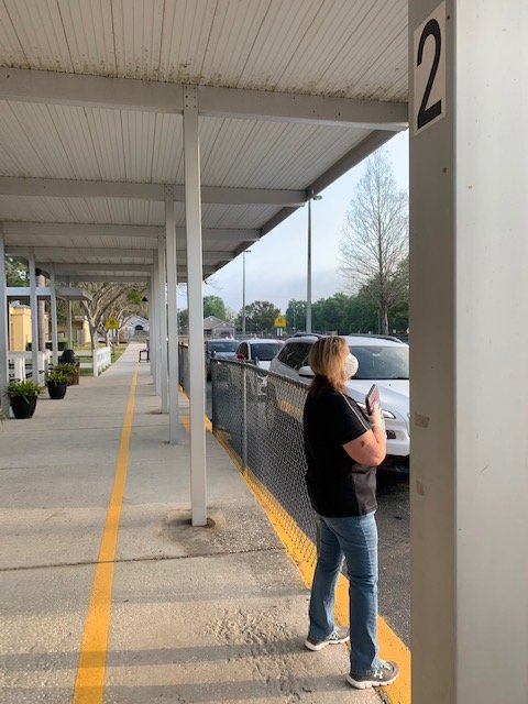 lakeschools's tweet photo. The distribution of Chromebooks is going smoothly at Cypress Ridge Elementary and all over the district, as students prepare for the launch of distance #LearningInLake, which starts on Monday! https://t.co/NTgFYJ3wDv