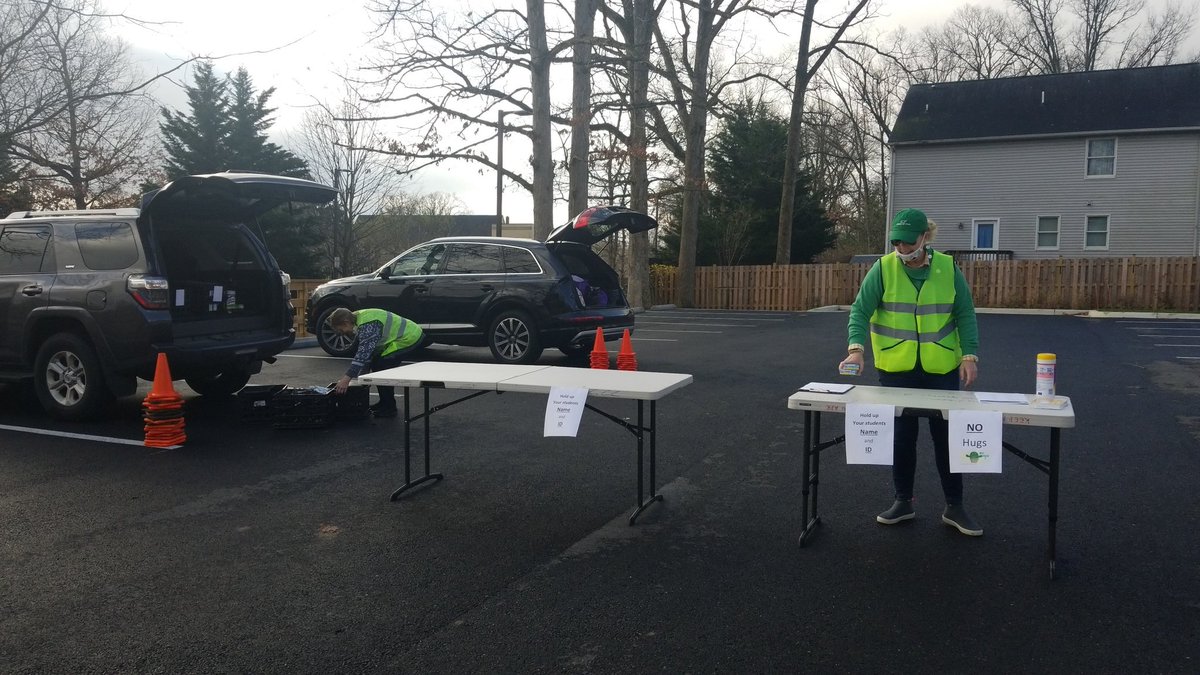Beall Elementary (@bytesfrombella) on Twitter photo Setting up for distribution at Lincoln Park. Working with <a href="/IBeducatedCGES/">College Gardens</a> to reach as many community members as possible. Remember, this site is only for families who cannot get to school today. Setting up for distribution at Lincoln Park. Working with <a href="/IBeducatedCGES/">College Gardens</a> to reach as many community members as possible. Remember, this site is only for families who cannot get to school today.