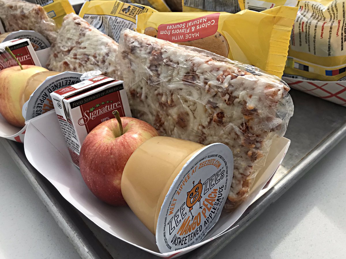 alexandrariostv's tweet photo. Local school districts have created food service programs to feed their students while schools are shut down due to #coronavirus outbreak. Watch @KNDUKNDO 5/6a to see how @PascoSD1 is feeding over 23 thousand students a week. #wakeupnorthwest #nbcrightnow https://t.co/eWADWFvuMB