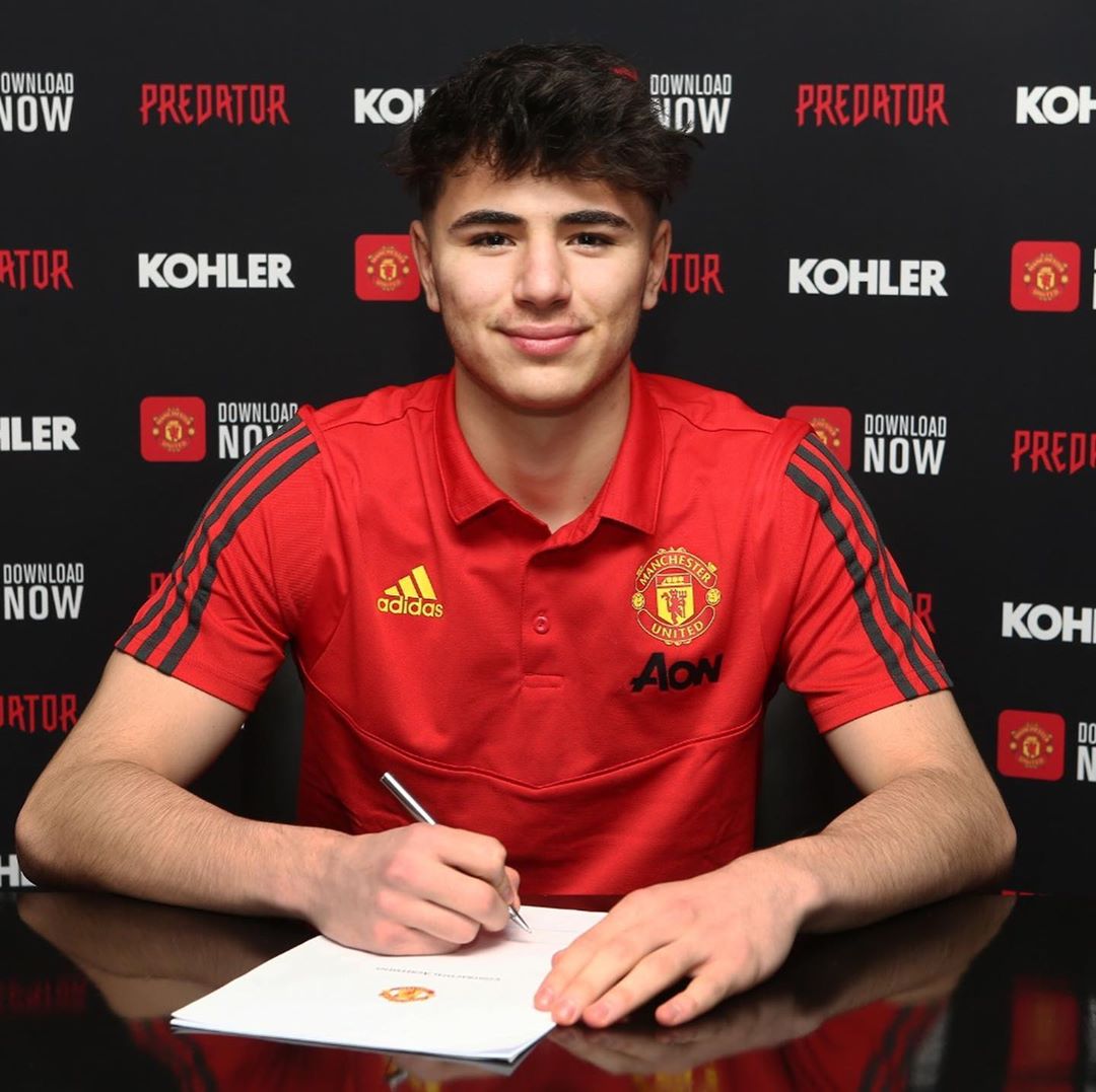 utdreportAcad's tweet photo. Official: Johan Guadagno has signed his first professional contract with #mufc. https://t.co/JDTClipShh