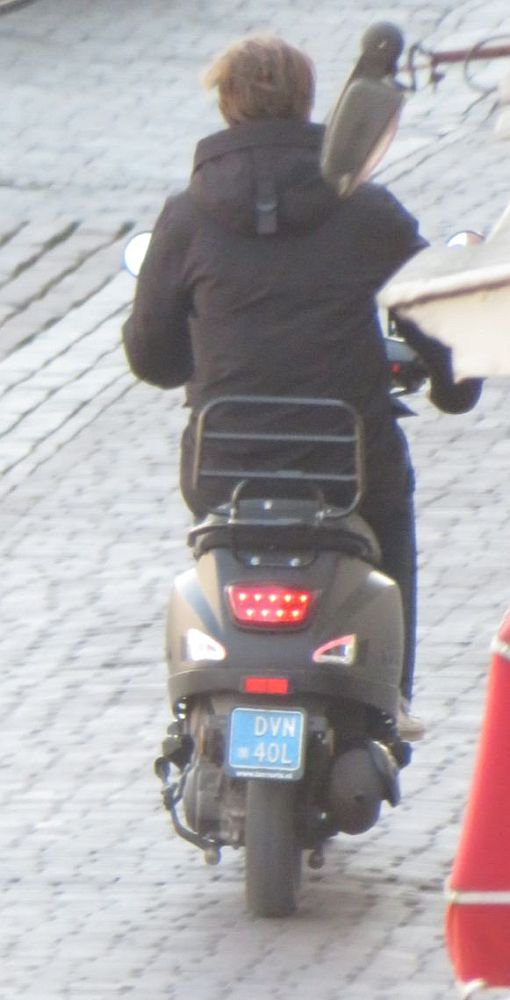 geemmer's tweet photo. @PolitieUtrecht DVN-40L racet met 50 km/uur over de Lijnmarkt naar het zuiden richting Ledig Erf, scheurt vlak langs voetgangers.

Van Handhaving (eergisteren gebeld, zou meteen langskomen en terugbellen) hebben we nog steeds niets vernomen. Dat is helaas niet de eerste keer. https://t.co/gOCmnVNZnX