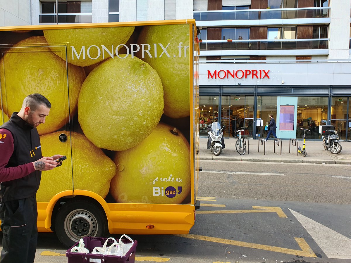 🚨 Les premières commandes/livraisons <a href="/Monoprix/">Monoprix</a> commencent à sortir de notre entrepôt <a href="/Ocado/">Ocado</a>. La phase de test a débuté avec succès il y a quelques jours. Obj à terme : pouvoir préparer une commande client en 6 min, avec plus de 50.000 produits disponibles. Fiers de nos équipes.
