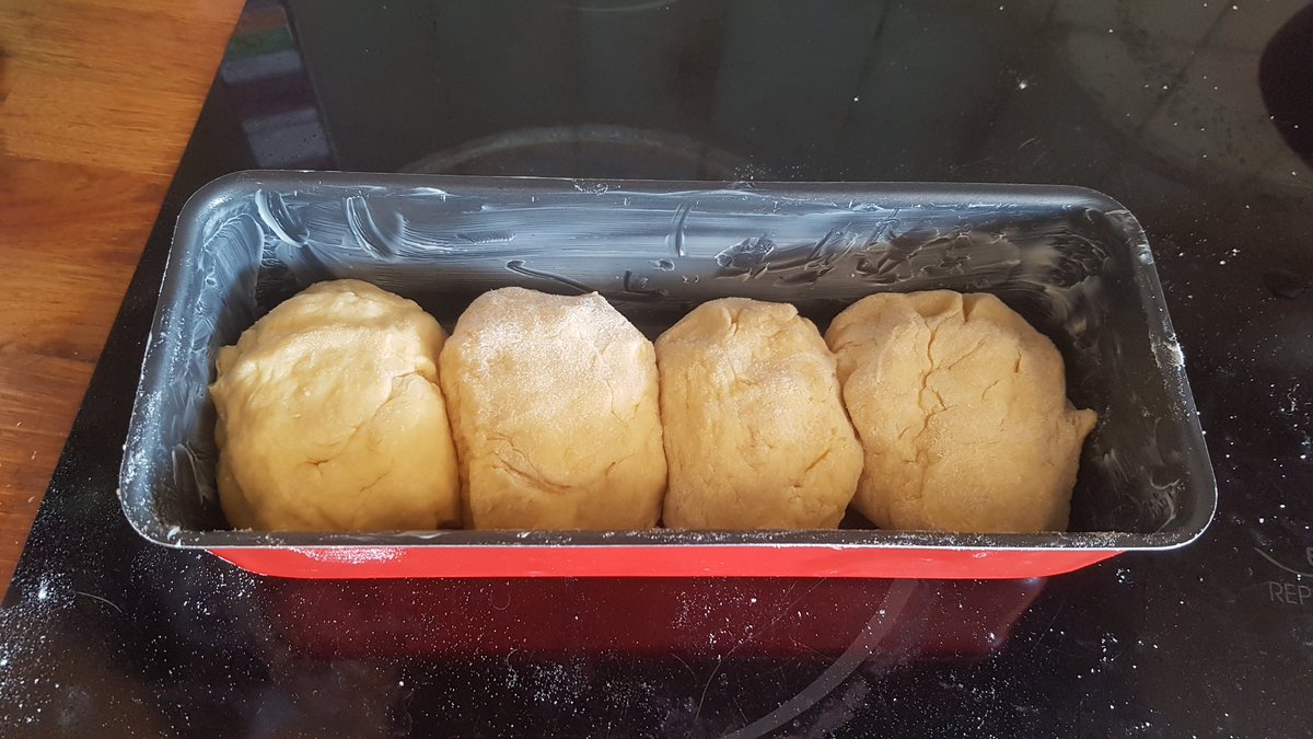 ben_ptit's tweet photo. Je fais tellement de pain et de brioche ces derniers temps, que je pense amplement mériter le titre de Général Pâton.
#Pain #Confinement #Enfants #Cuisine https://t.co/uVZXAkFANE