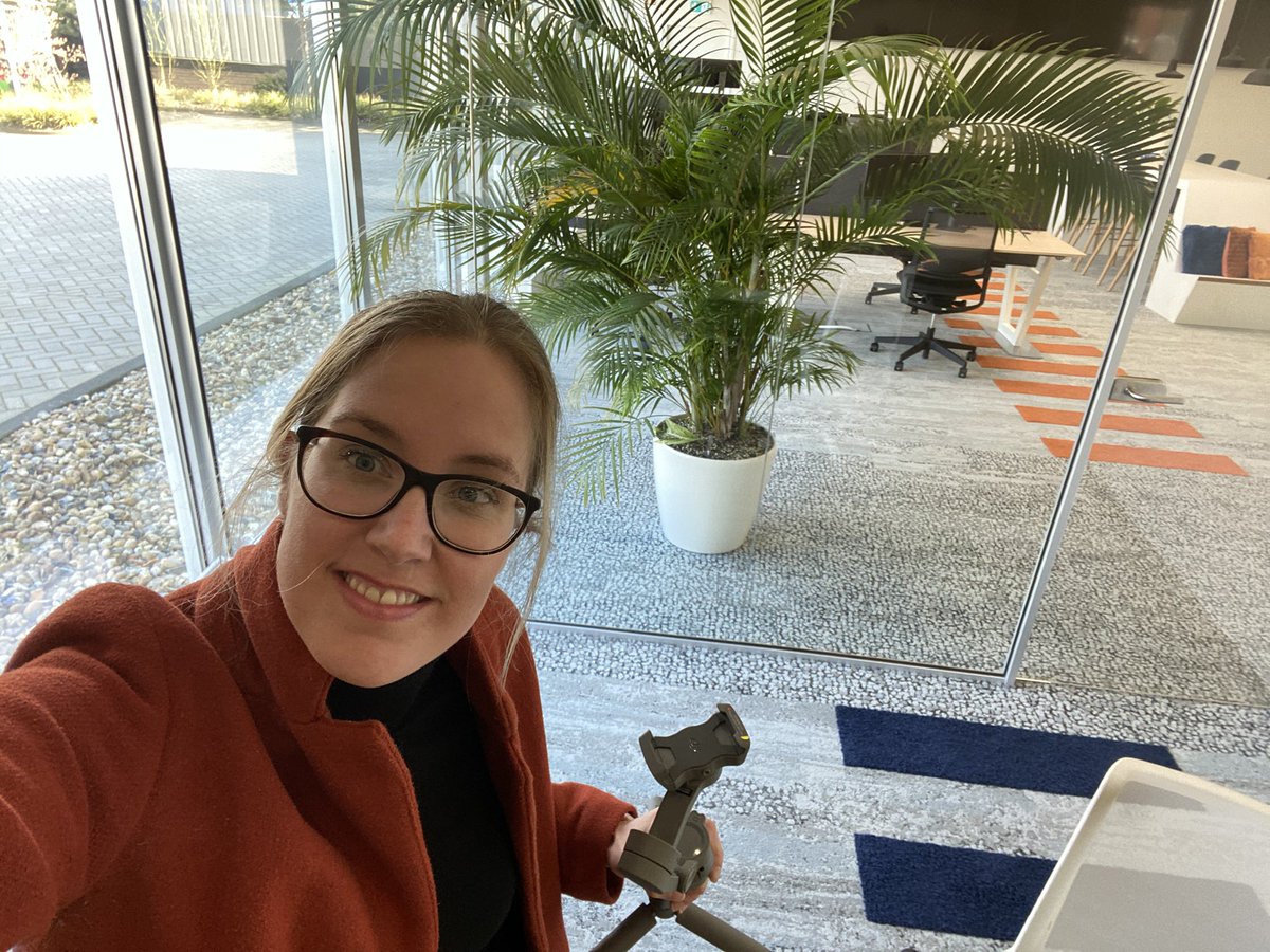 femcornelissen's tweet photo. Een leeg kantoor is de perfecte plek voor wat nieuwe filmpjes voor het onboarden van Microsoft Teams!  #nieuweprojecten #microsoftTeams #trainenopafstand https://t.co/SWAwQFSMJ8