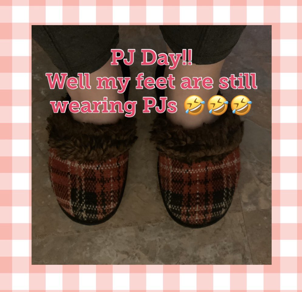 DVac114's tweet photo. We all are in this together - USA 🇺🇸 Day at @RinggoldSouth &amp; PJ Day at @RinggoldNorth #RESNPride #VirtualSpiritWeek continues!! 💙💛 🐏 💙💛 https://t.co/kCchGtKgpK