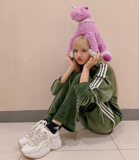 blink__0T4's tweet photo. #327WishesForLalisa
#LALISA
#LalisaManoban
#HeartsForLisa
#LALISADAY
😍😍👏👏💖💖💖💖
TE AMO #LISAMANOBAN
😍😍💖💖 https://t.co/X1SscGesXW