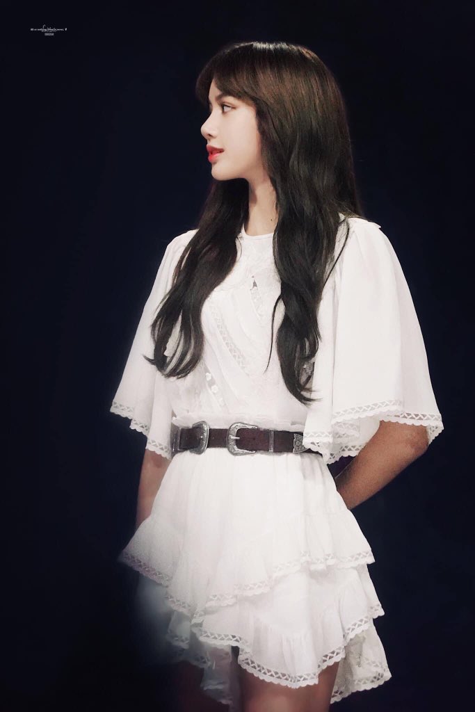 ManobanTang's tweet photo. #327WishesForLalisa
#LalisaManobanDay
#우리의_별_리사_생일축하해
Mãi yêu <3 https://t.co/7WyyDPvb4u
