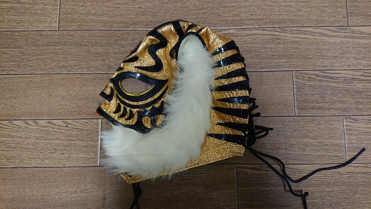 Suechan على تويتر タイガーマスクは不滅 初代タイガーマスクの佐山聡さんがパーキンソン病を患い 闘病中とのニュースが オイラは高校卒業前に 佐山さんのジムに入り 格闘技の手解きを受けた だから格闘技の師匠は佐山さん 佐山さんが病に