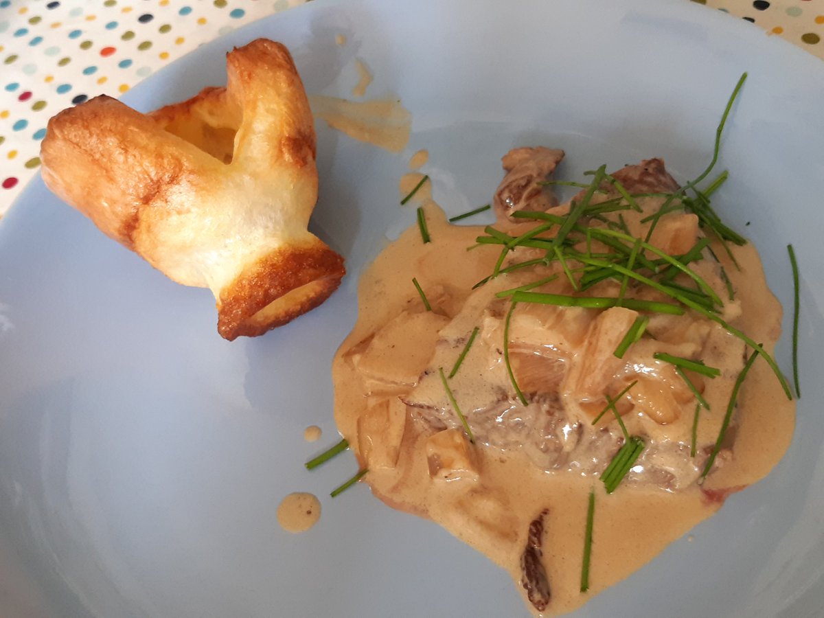 MrsStoffregen's tweet photo. first home-made Yorkshire puddings while Juri cooked steak with mustard scharlottes #JamieOliver #cookingrocks #proudmomofboys https://t.co/4tJmQBxDGr