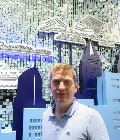 ASRE_Amsterdam's tweet image. Winnaar van de #MSRE-scriptieprijs 2018 Christian van der Blonk besteedde de geldprijs van 2500 euro aan een studiereis naar #Sjanghai. Lees hier zijn verhaal:  bit.ly/2WGHthj