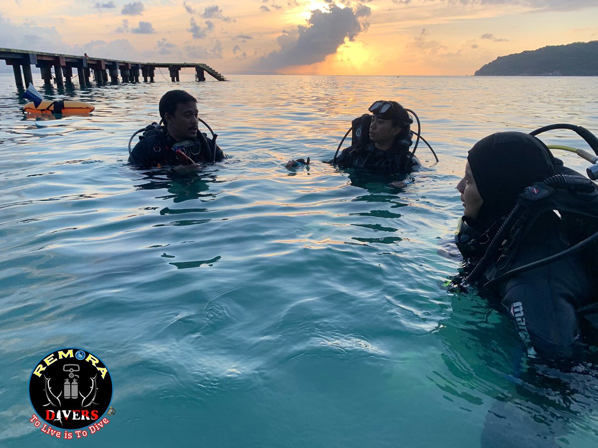 #ScubaDiving class#2 🤿
OW Divers: Ally & Kak B
#remoradivers #lesenscuba #kelasscuba #scubadiver #scuba #diving #diver #scubamurah #scuba850 #cikguscuba #malaysia #dive #divecentre #toliveistodive #sdi #padi #openwaterdiving #viral #island #corona #lockdown #femalediver #ally