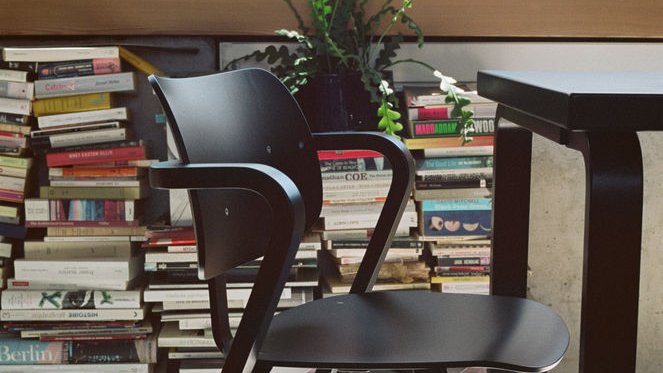 #stayhome. Spaces, just as life, aren’t always perfect. Let that pile of books stare at you all it wants and focus on what brings you joy. We’re choosing to look at the Aslak Chair and Aalto table in black: simple, timeless and functional, adding beauty to the everyday.