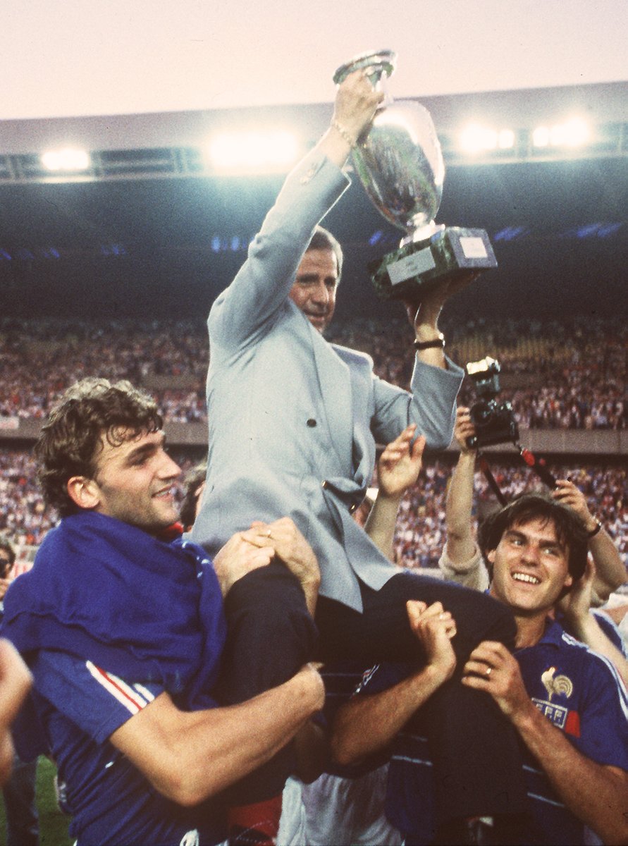 CanalplusFoot's tweet photo. Il fut le premier sélectionneur de l'histoire de @equipedefrance à remporter une grande compétition internationale, l'Euro 84 🏆

Michel #Hidalgo vient de nous quitter, il avait 87 ans 

Toutes nos pensées à ses proches 🙏 https://t.co/A2Gc3tKJ9Q
