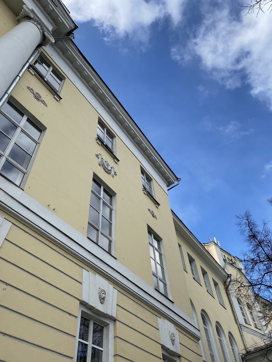 journ_msu's tweet photo. Согласно приказу В.А. Садовничего «Об изменении календарного учебного графика в Московском университете», неделя с 28 марта по 5 апреля объявляется каникулярной. Занятия в эти дни проводиться ��е будут. Первая рабочая неделя после каникул будет считаться нечётной. https://t.co/y01EsqI90S