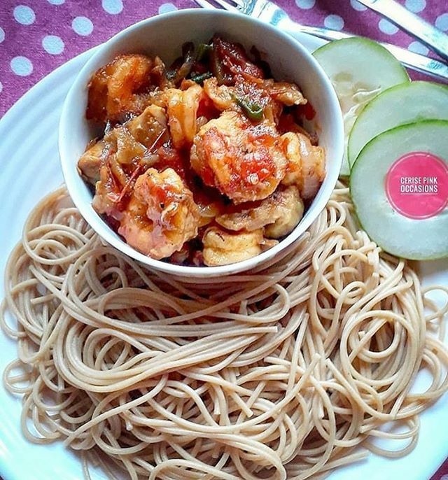 #pasta made by @cerisepinkoccasions 😋😋😋 . #foodpicture #food #yummy #soulfood #africanfood #healthyfood #foodie #nigerianfood #beautifulcuisines #foodie #healthfood #pic #pictureoffood #clicknchop #foodblog #westafrica #9jafood  #foodstagram #blogger… ift.tt/2UlaNZ2