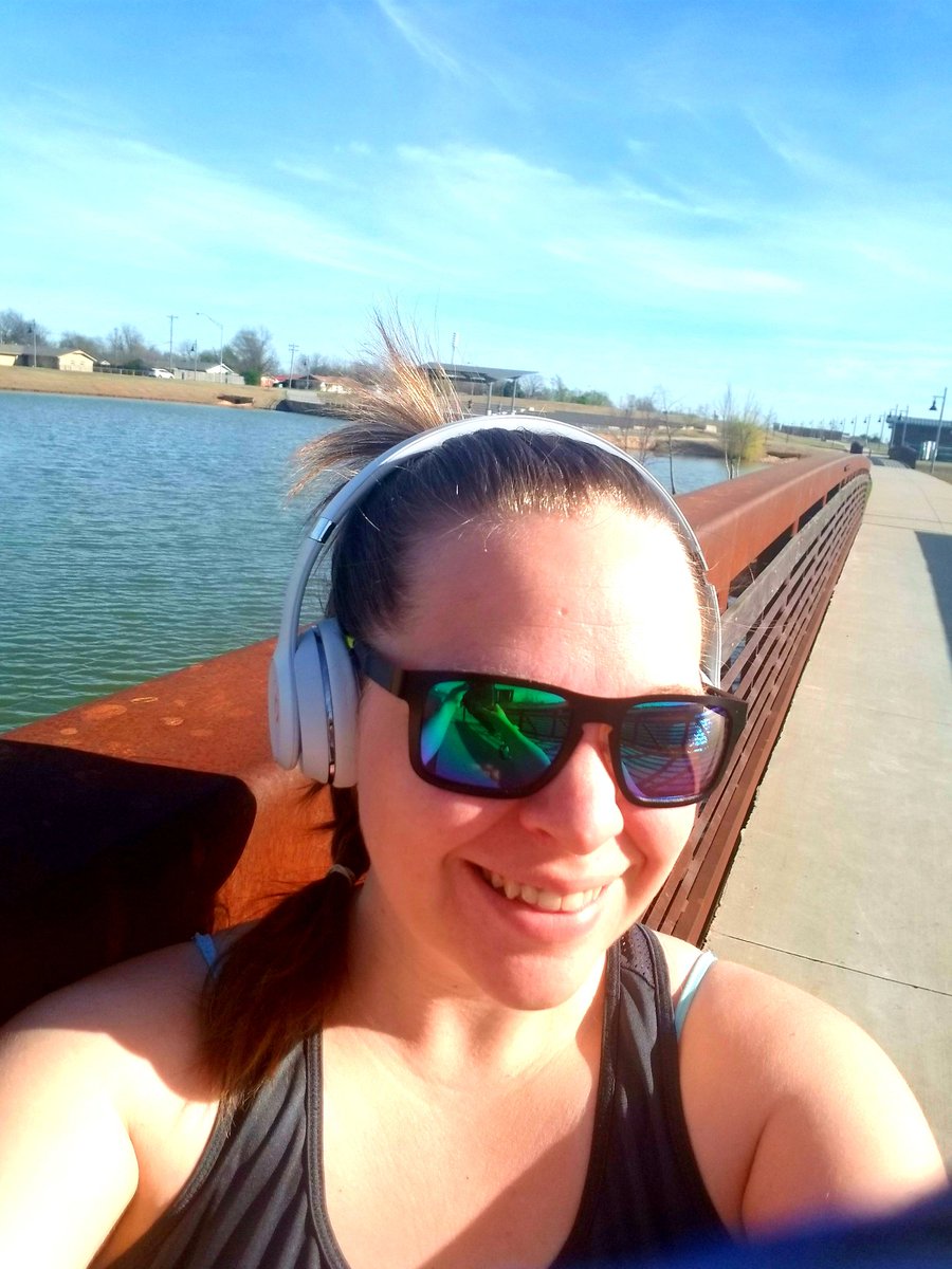 byefelicia929's tweet photo. Short run today but a run none the less!!! 1.33 goal today was a 15 min run . Have to get ready for work! Slay my run, gonna go slay work!!!! #chilismoore #togocrushers #curbsidepickup #togetherwechilis
#ChilisToGo https://t.co/SBp0PSspvQ