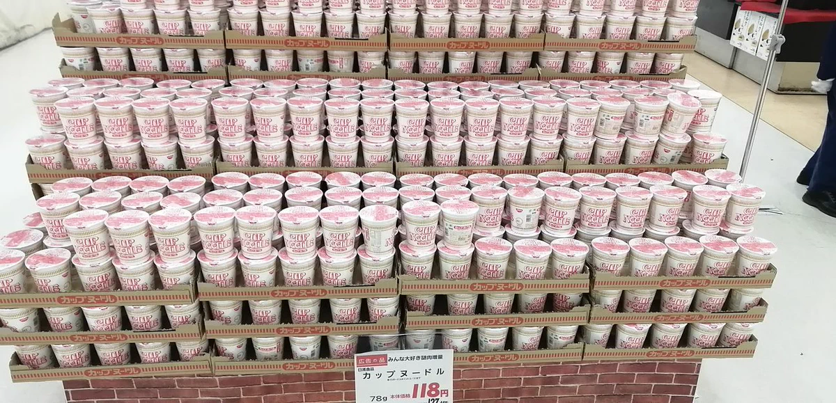 カップ麺の買い占めが発生した結果？イオンは大量に売り出してるwww