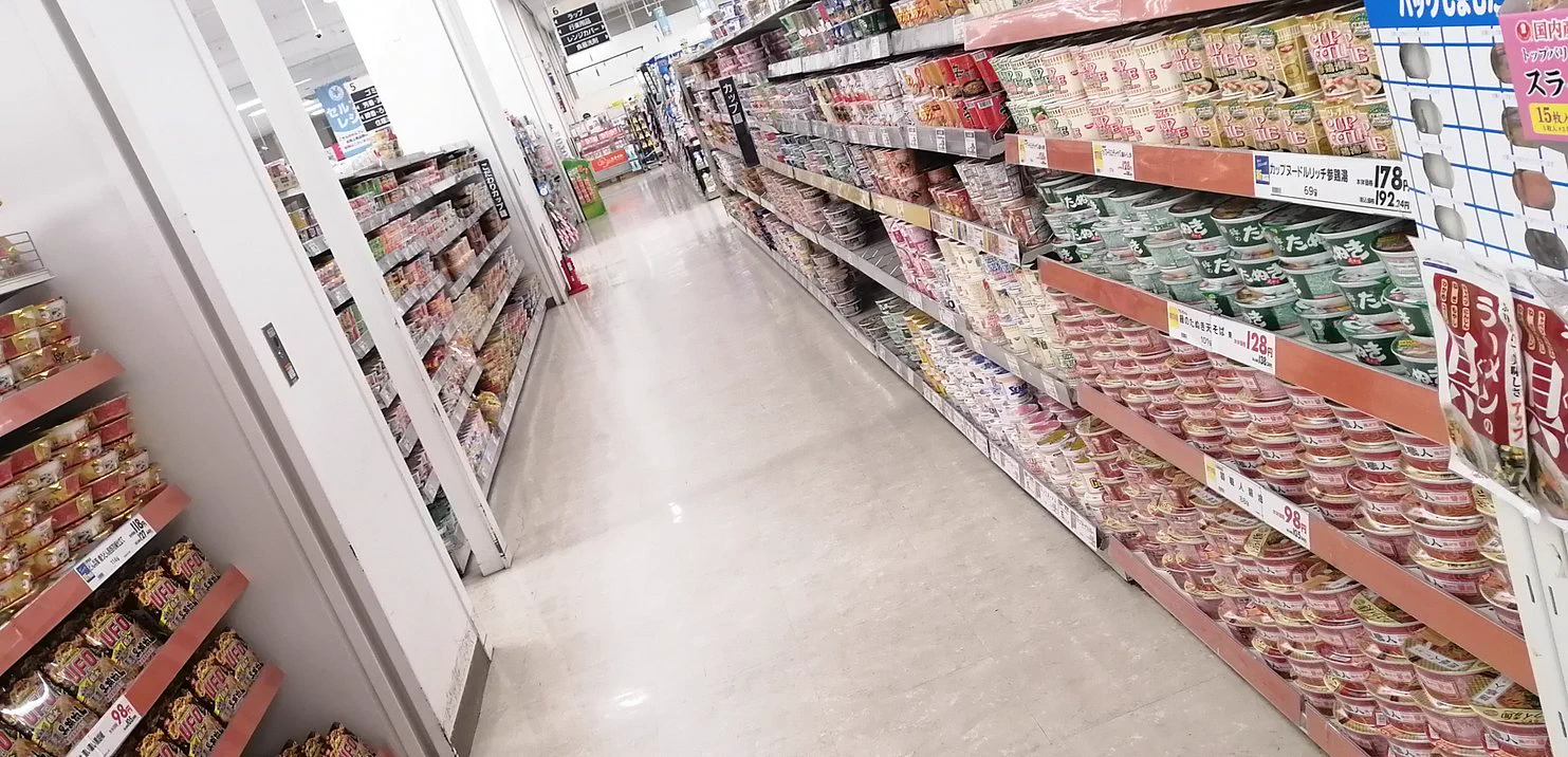 カップ麺の買い占めが発生した結果？イオンは大量に売り出してるwww