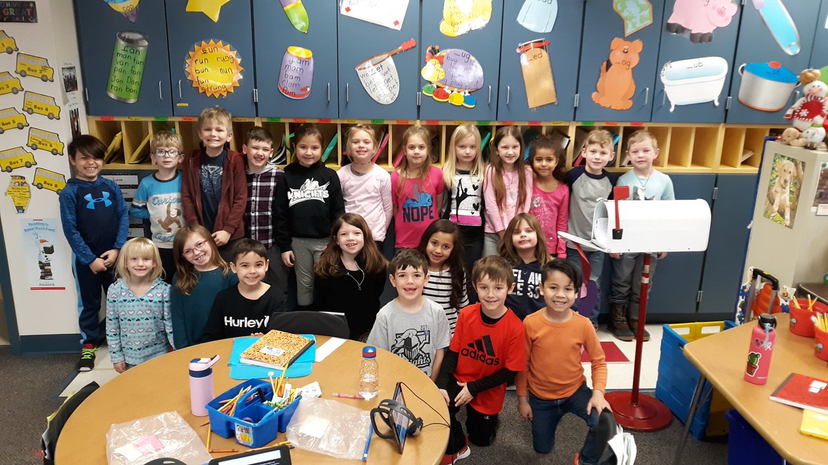 we1stgr's tweet photo. Thankful for my team, my class, my family and grandson! @KanelandKST #d302spirit https://t.co/R5trtn5L1B