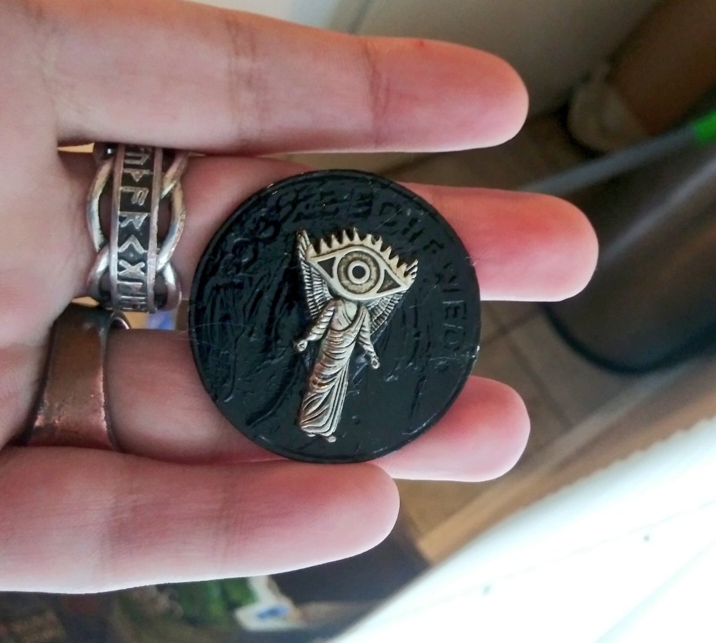 magickvalkyrie's tweet photo. ⛧ The Guardian ⛧

$10 shipping included 🖤

DM to claim
#blackmagicvalkyrie #internationalshipping #SmallBusiness #jewelry #homemade #pin https://t.co/LBDxX69cWM