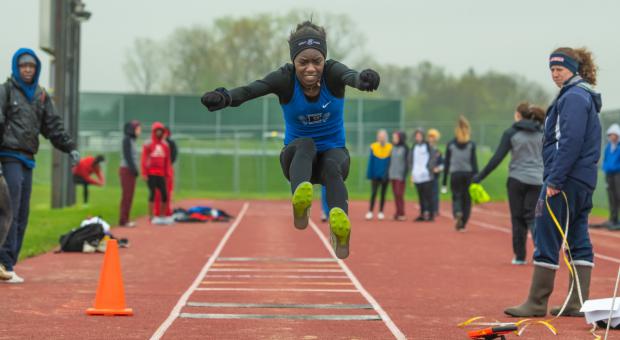 Our latest Athlete of the Week is coming off a strong indoor track season. She'd like to be Simone Biles for a day. Find out more about Lincoln-Way East's Mariam Azeez. <a href="/LWEastAthletics/">LW East Athletics</a> <a href="/lwegirlstrack/">Lincoln-Way East Girls Track</a>

bit.ly/2UGMm79