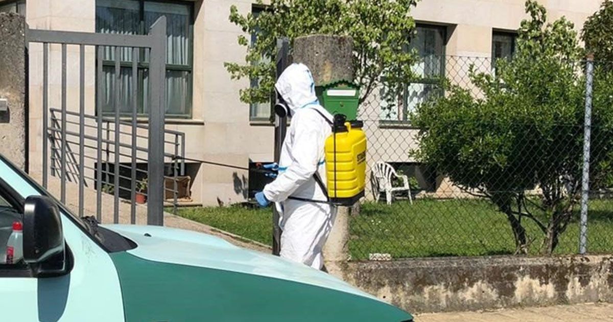 omnirooms's tweet photo. Los profesionales del #SPDCIF (#Galicia) desinfectan el exterior de residencias y ambulatorios en 200 municipios. Además, se ha establecido un contacto con todo el personal de las residencias y se "reforzarán los protocolos de prevención".
https://t.co/heslDaD218 vía @tododisca https://t.co/xbpWYijjHO