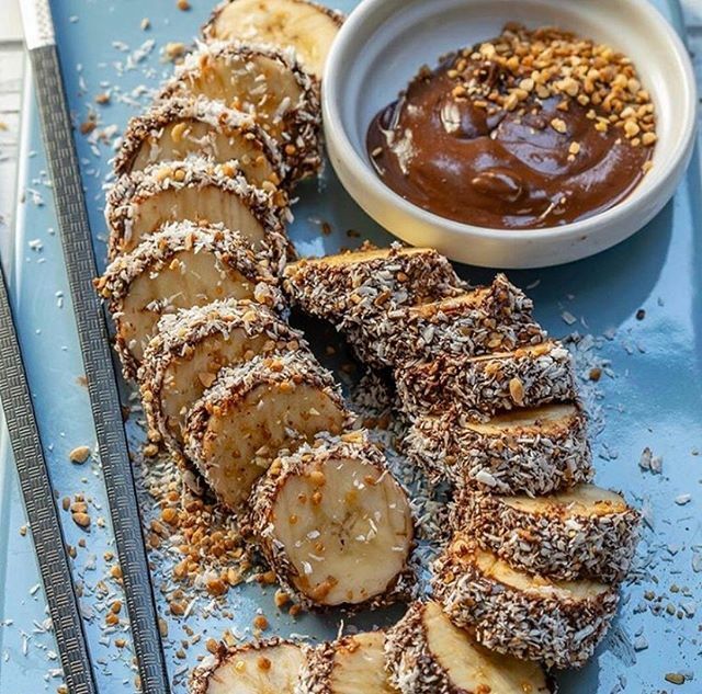 Banana sushi anyone?? Snacking up big time today.  What are you eating?? 📸: <a href="/cleanfoodcrush/">Rachel Maser</a> ift.tt/2xrz0UF