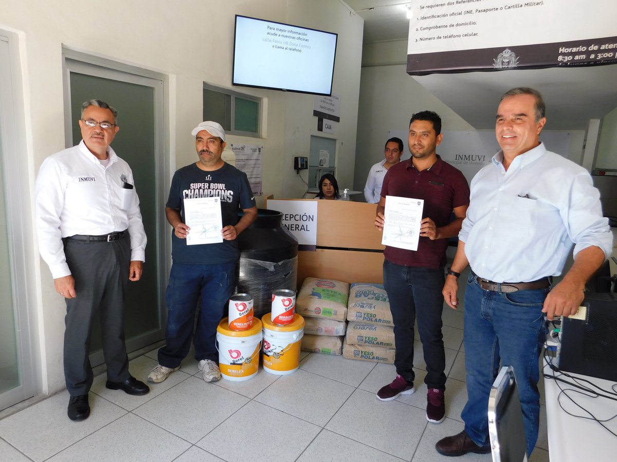 INMUVI_Durango's tweet photo. @JorgeSalum @josefloreshdz1 El INMUVI aperturó el Programa Emergente de Material Subsidiado, con el que se otorga un subsidio de $500.00 pesos para mejoras menores en la vivienda.
#Juntos generamos #BuenAmbiente #QuedateEnTuCasa 🏡🙋‍♀️⚒🧱🧰 https://t.co/UTDW4N8ym0