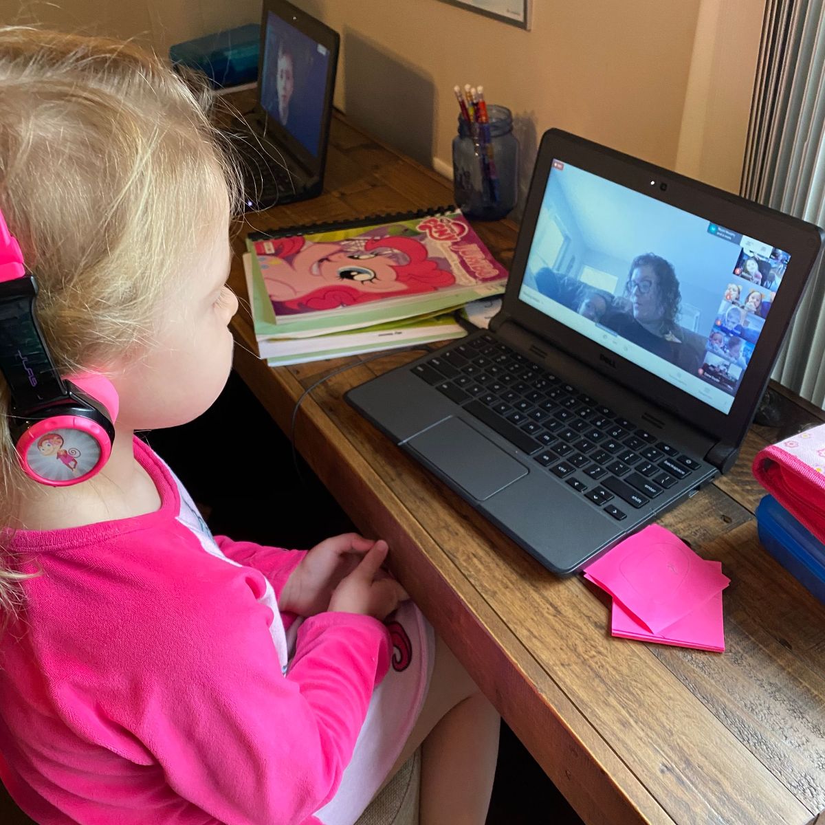 Mrs. Cross held a LIVE read aloud for her Pre-K students. She had 17 different 4-year-olds using the technology, listening to the story, and talking to each other! She was able to say hello individually to each one. #DistanceLearning #SandstonerFam