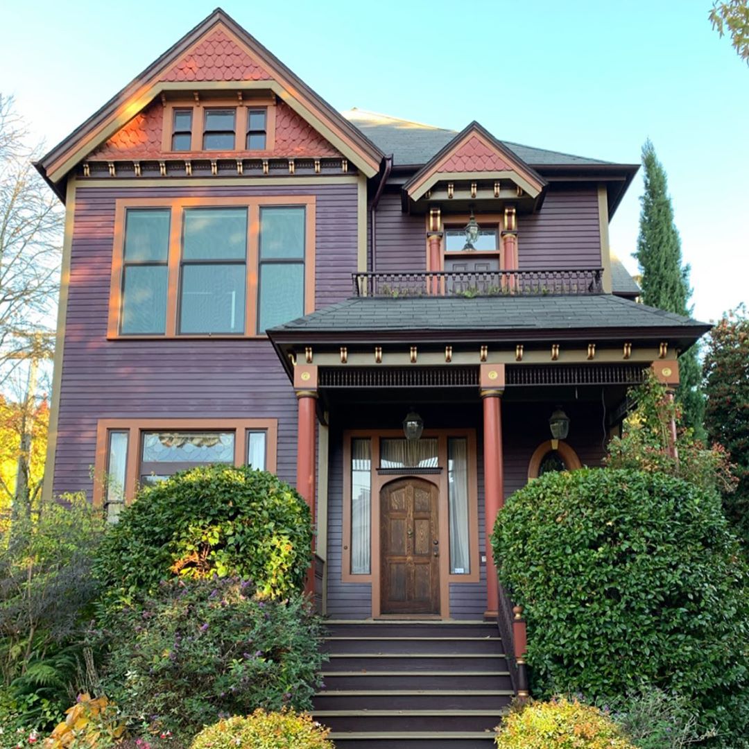 It's International #PurpleDay devoted to increasing #EpilepsyAwareness. Supporters embrace all things purple &amp; host educational events to inform the public. In honor of this, we're posting amazing purple houses across America. 

Learn more: purpleday.org

#TLCorporate