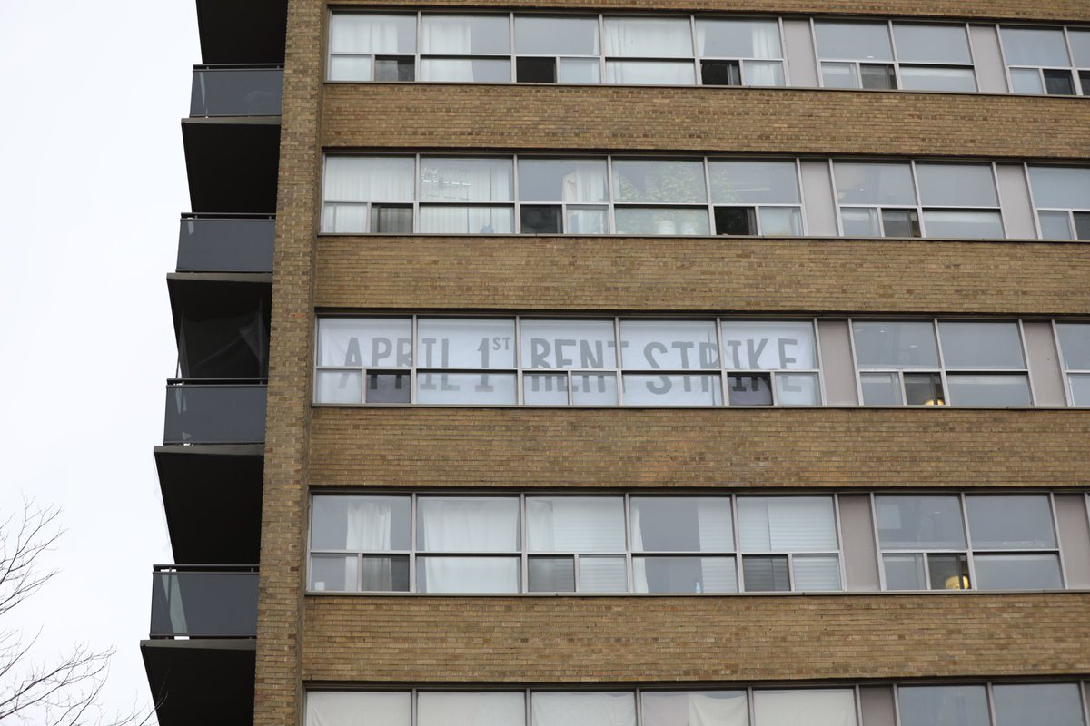 Tenants in #Parkdale raising banners along Jameson this afternoon.

Amid the #COVIDー19 crisis, and seeing no sign of support from the government, working class renters are organizing in across #Toronto, making the decision to keep their rent.

No of us are alone. #KeepYourRent