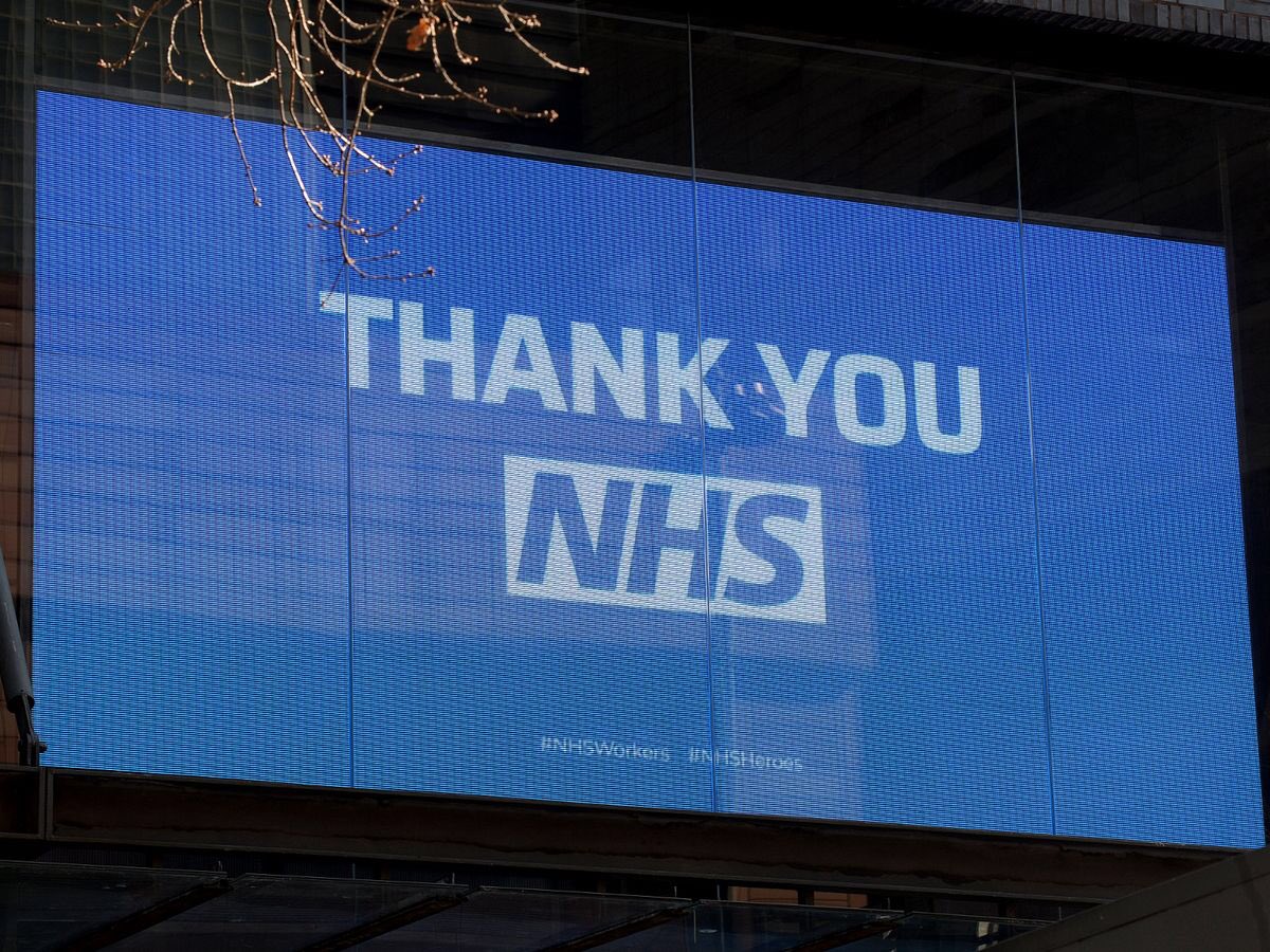 👏🏻👏🏻👏🏻👏🏻👏🏻👏🏻👏🏻👏🏻👏🏻👏🏻👏🏻👏🏻👏🏻👏🏻👏🏻 #NHSheroes #Covid19Out #clapforourcarers #clapforNHS 
Amazing seeing our street out tonight clapping and cheering. Very moving 😢