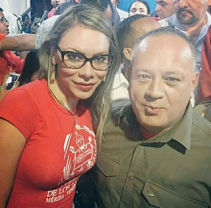 endrinota1's tweet photo. Apoyo INCONDICIONAL e IRRESTRICTO al Gran camarada DIOSDADO CABELLO @dcabellor quien incansable dedicó su vida en la Defensa de la Patria y del Legado del Comandante Hugo Chávez y lo ha hecho tan bien q los perros del imperio ladran.. diría el Quijote en señal de q avanzamos!!! https://t.co/5sS7TRUMsu
