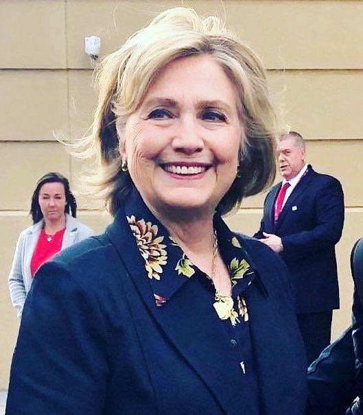 WhitneysTruLove's tweet photo. @ChelseaClinton @HillaryClinton I Love Hillary🐇❤😘
God Bless our Kind Hillary🐇🍕always helping out
Like your Grandmother Dorothy
Kindness is FIRST w/Hillary🐇
Hillary🐇says Do all the GOOD you can for all the ppl you can #pgate ppl would find a reason 2go into overdrive anyway
#HopAlongsAreForever🐇🐇❤❤ https://t.co/AIbo0iJMyk