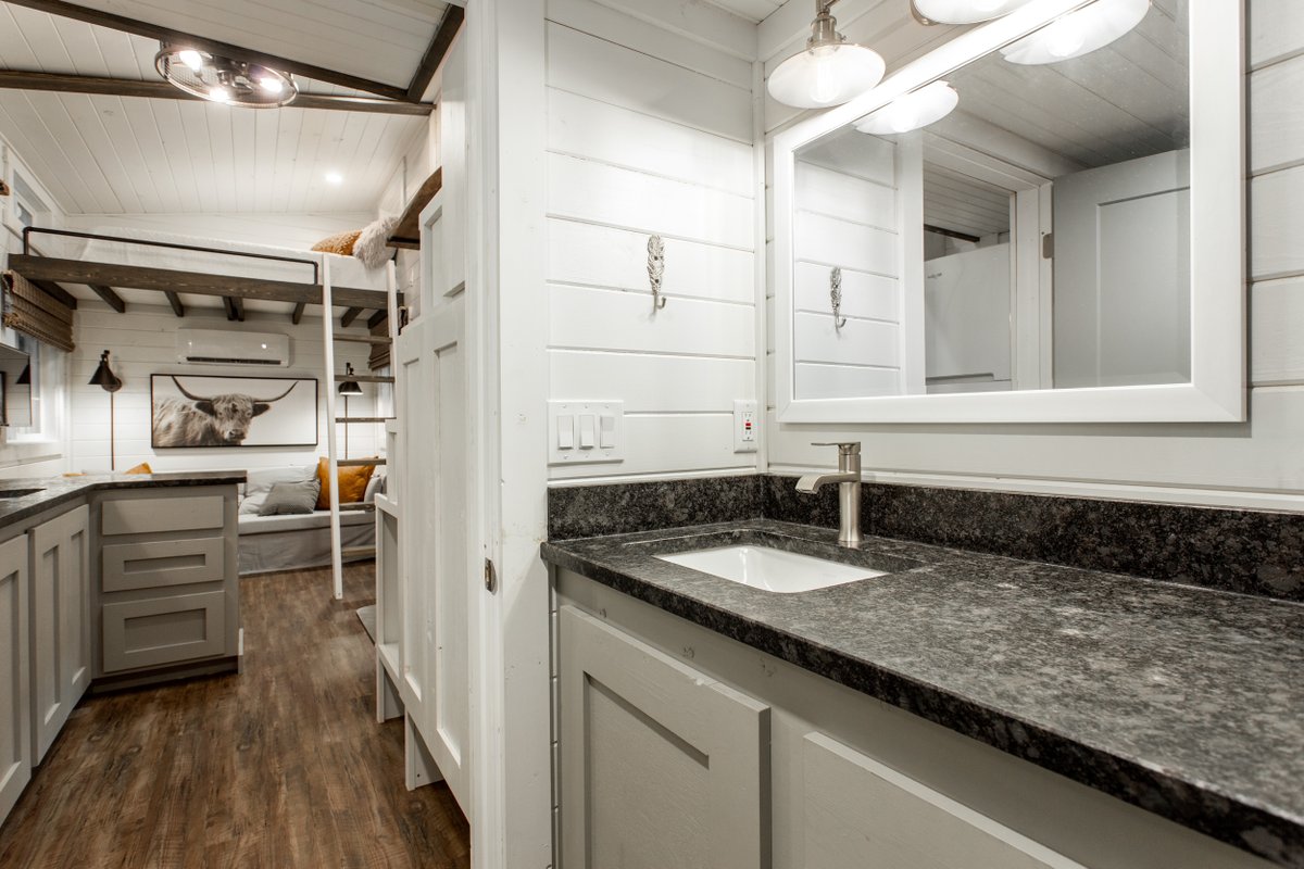 TinyHomesInGA's tweet photo. #bathroom #tinyhomes https://t.co/rqERWPUC8J