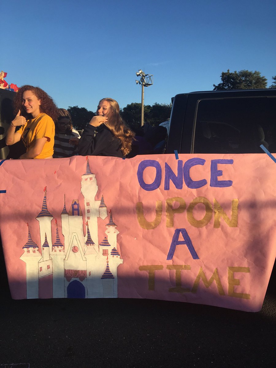 JWHSFCCLA's tweet photo. Once upon a time we were all together and we will be again! Until then, if your mind starts racing practice 3-3-3. Concentrate on 3 things you see, 3 you hear, 3 you can touch. It helps to refocus a racing mind into the safety of the moment. 2020>COVID-19! Stay strong! https://t.co/LAxPgYBSCy