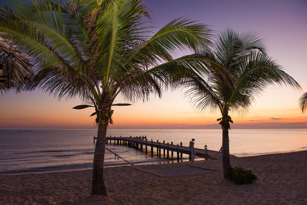 WyndhamReef's tweet photo. In an abundance of caution and in what we believe to be in the best interest and safety of our guests and team members, the Wyndham Reef Resort Grand Cayman will be temporarily closed from Sunday, March 22 through Monday, April 13, 2020. 1/2 https://t.co/AgEfQ5Hc8X
