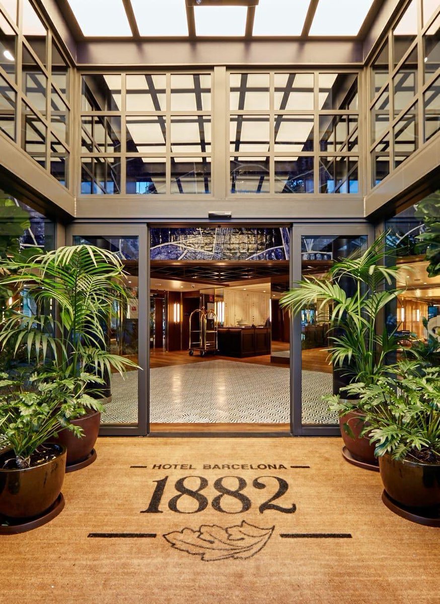 hotelbcn1882's tweet photo. Eres médico/a, enfermero/a, sanitario/a ??  Te tienes que desplazar para ir a trabajar ??  Contáctanos te podemos dar habitación sin servicios hoteleros. En momentos como estos nos tenemos que ayudar.  Dentro de la dificultad, hagámoslo fácil ❤️#HotelBarcelona1882 #MeridiaCapital https://t.co/btEqzKcLXe