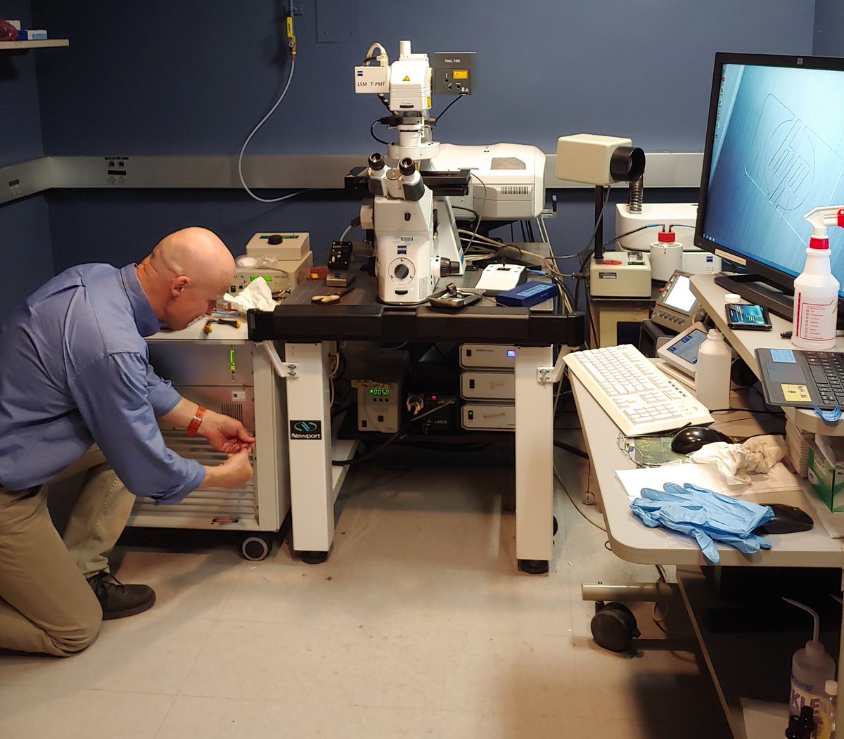 Alison North (@alisonjnorth) on Twitter photo Thrilled to be working in the <a href="/BircRocku/">BircRocku</a> together with my friend Uli from <a href="/zeiss_micro/">ZEISS Microscopy</a> preparing the microscopes for critical COVID-19 research <a href="/RockefellerUniv/">Rockefeller University</a> . Hope the world will get to see and value the importance of science again! Thrilled to be working in the <a href="/BircRocku/">BircRocku</a> together with my friend Uli from <a href="/zeiss_micro/">ZEISS Microscopy</a> preparing the microscopes for critical COVID-19 research <a href="/RockefellerUniv/">Rockefeller University</a> . Hope the world will get to see and value the importance of science again!