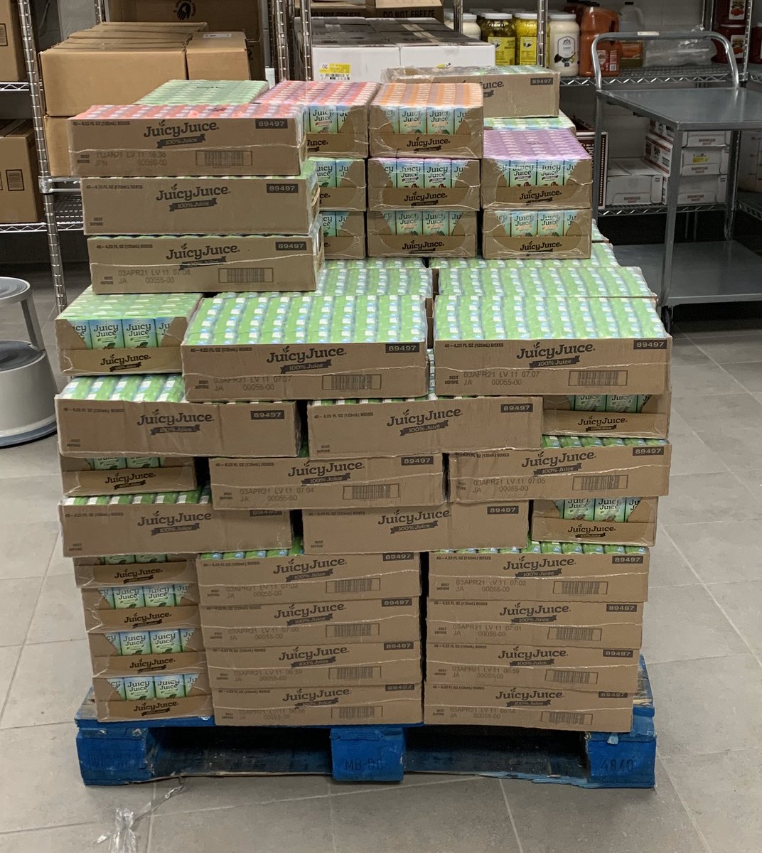 FoodRcs's tweet photo. This is what over 10,000 breakfast items and 6,400 juice boxes looks like. We are doing our best to make sure you all get something different each time for breakfast. See you tomorrow. @Romeo_News @romeoschools ❤️🐾 https://t.co/9oQtYB70jC