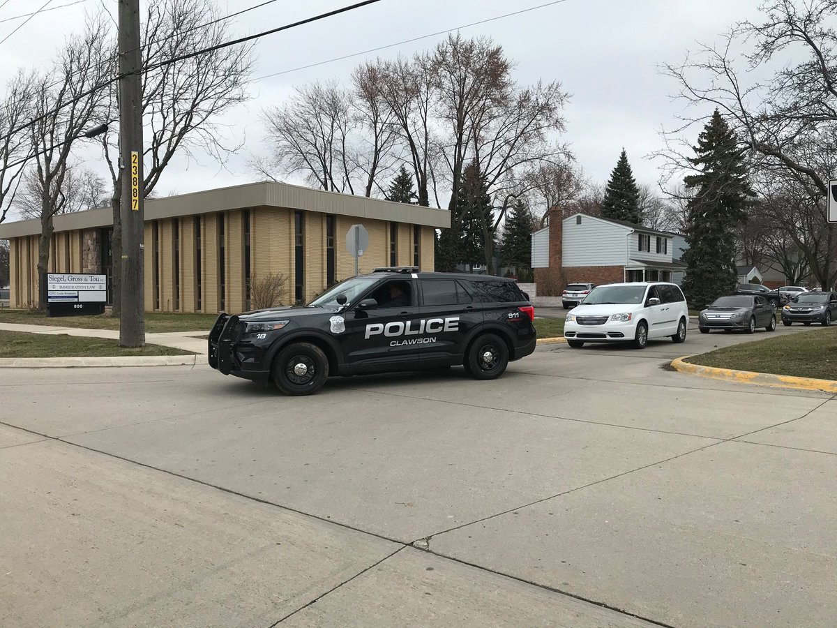 At 6pm tonight, Clawson FD and PD will be cruising the south and east sides of the city. They are doing this on behalf of all Clawson Public School employees who wanted to show their students that they are not forgotten. ♥